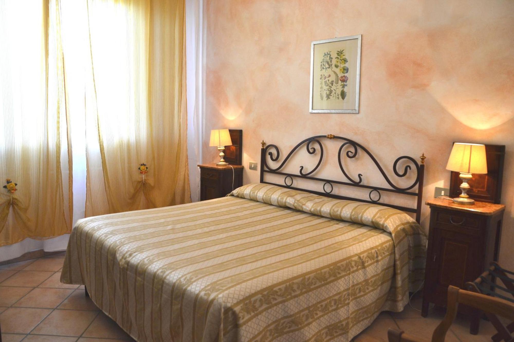 La Loggia - Villa Gloria -Adults Only Quercegrossa Room photo