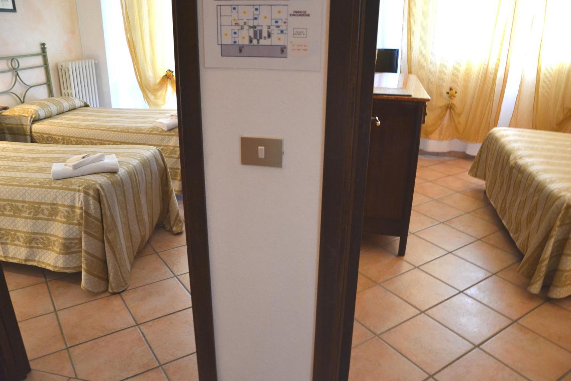 La Loggia - Villa Gloria -Adults Only Quercegrossa Room photo