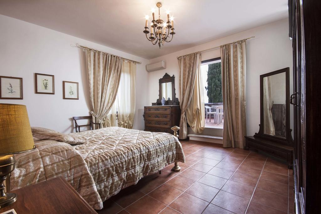 La Loggia - Villa Gloria -Adults Only Quercegrossa Room photo